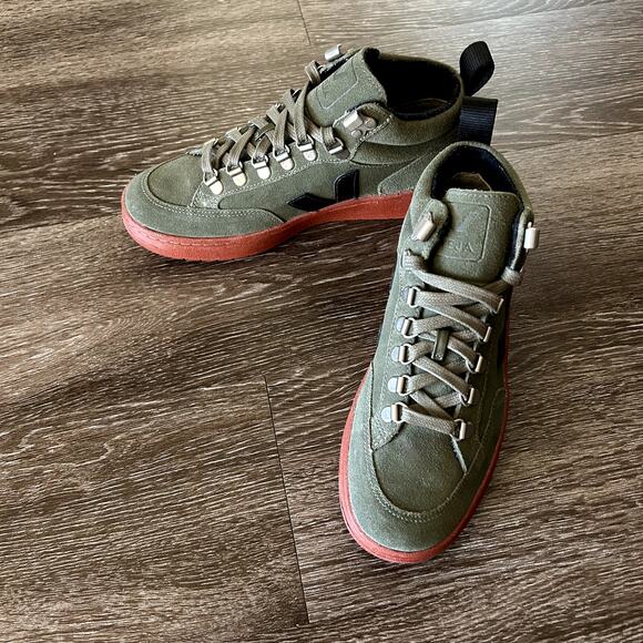 NWOT Veja Roraima Green Suede Hiking Sneakers Black V Logo Red Gum Sole Size 5 - Picture 12 of 15